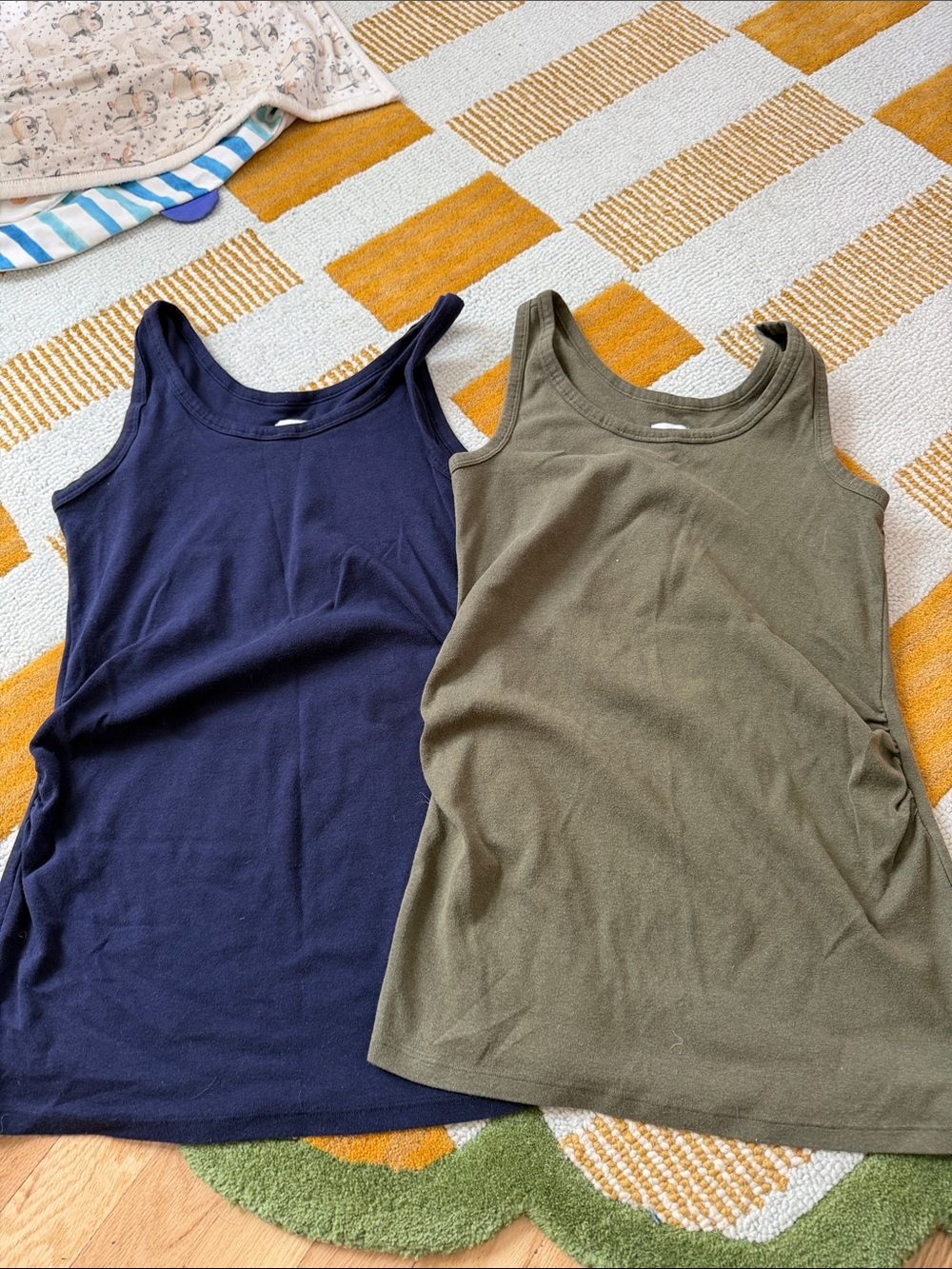 Bundle of two Gap Maternity cotton tank tops green and blue size medium